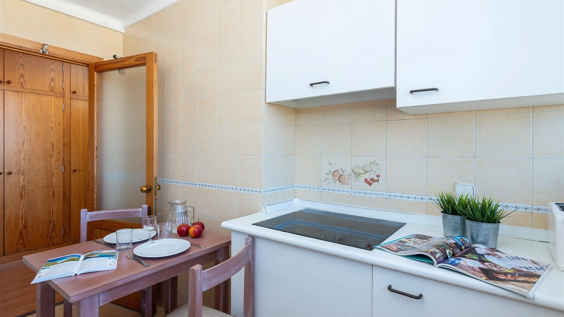 Apartamentos Carlos V Alcudia  0*, Alcudia (Mallorca) Spain