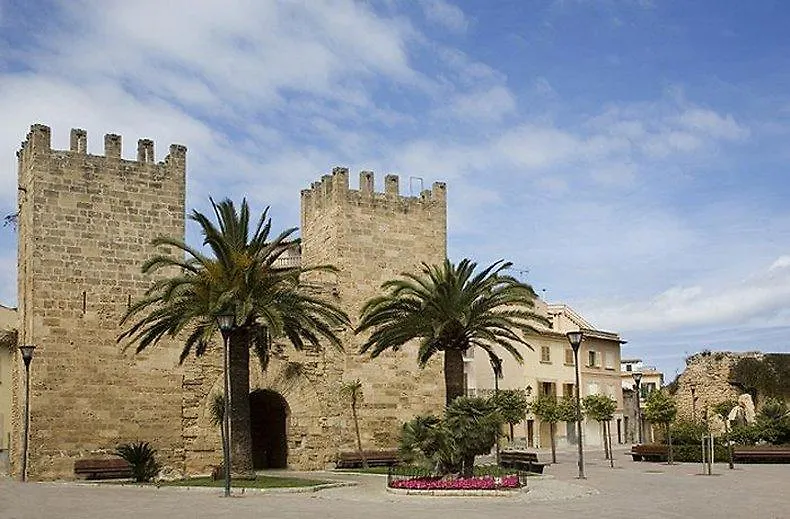 Apartamentos Carlos V Alcudia  0*, Alcudia (Mallorca)